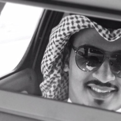 ابتسم (: