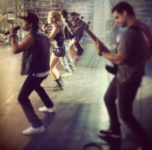 Sou Lucy por Rebeldes, sigam meu instagram- @_rbrparasempre_ / TWITTER criado em: 17 de julho de 2012