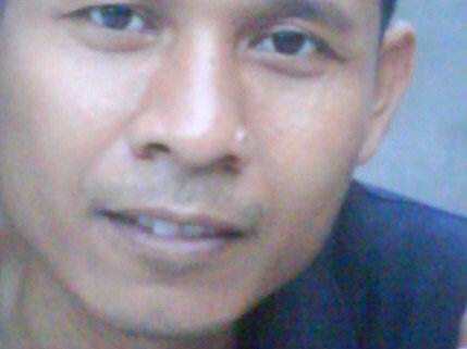 Tinggi cukup lah...170 cm berat badan proporsional 60 kg...kulit gelap alias hitam ,,,kadang manis kadang asin, rambut agak keriting dan gak pernah panjang