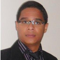 Construí amigos, enfrentei derrotas, venci obstáculos, bati na porta da vida e disse-lhe: Não tenho medo de vivê-la. (Augusto Cury)