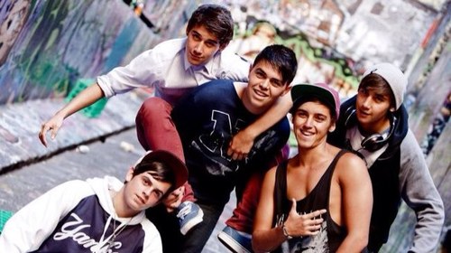 The Janoskians are perfect.                       i follow back!