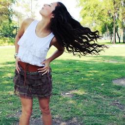 Somos estilistas profesionales Especialistas en extensiones de cabello natural Bienvenida al mundo del cabello largo 02 2 8485175 - 71734493 +56966841096