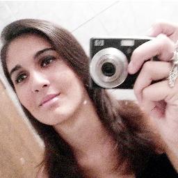 Somos jovens, corremos livres
Ficamos acordados até tarde, não dormimos,
Temos nossos amigos, temos a noite,
Nós vamos ficar bem