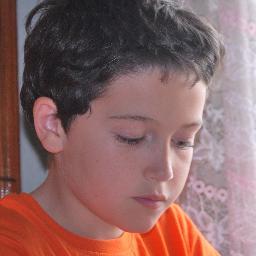 Hola soy Mario jugador del Arroyo, hermano de @1Dulcelocura, muy buen amigo y bastante guapo. JAJAJA