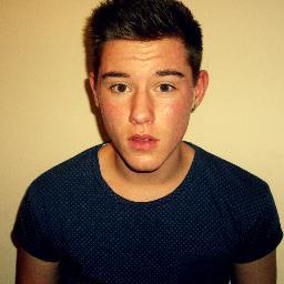 17, essex boy, live in folkestone. cheeky w/ banter. tattoos and american football