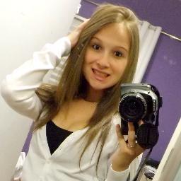 Cuide de quem
Corre do seu lado
E quem te quer bem
Essa é a coisa mais pura...♪
http://t.co/UIytCiiT