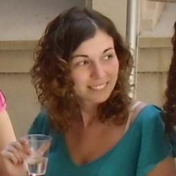 Metgessa de família. Mare de dos: dormo menys del que voldria, però segueixo somniant. Crec en el poder curatiu de la costura. Catalana i del món.