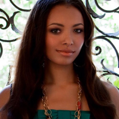 Pagina Oficial en español de Bonnie Bennet