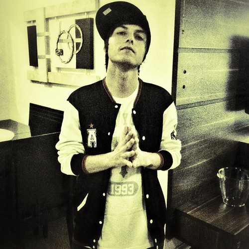 FC dedicado a banda @rockrestart. 3 anos amando eles. Faria uma bio melhor mais o Thoso esta me esperando no carro.Bjos:) Since:15/05/12 Dona: @DonaDoPatrique