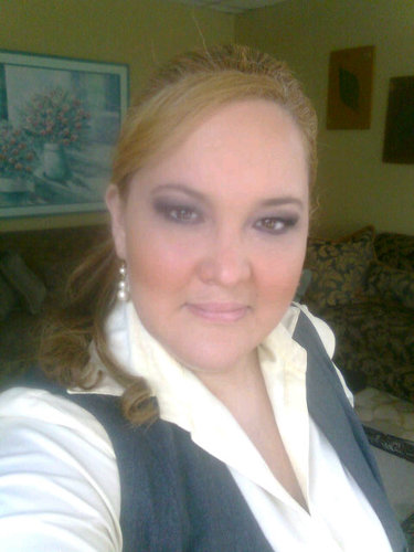 Nacida de padres llenos de mucho amor, criada con sabiduría de lo alto, guiada x Dios... SIEMPRE en busca de un servicio de calidad.