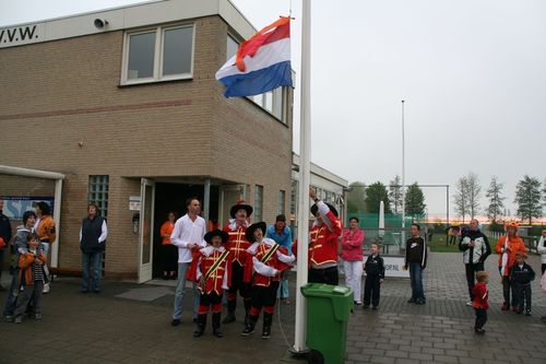 Oranjevereniging Woubrugge organiseert/begeleidt diversen festiviteiten rond Koningsdag zoals de Dorpsloop, Luilak, Vrijmarkt, Bingo, Dikke Bandenrace...