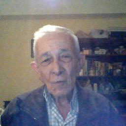 SimonDSola's profile picture. Me encanta una buena partida de dominó y compartir las noticias y los secretos de los amigos y amigas en Twiter. Me siento muy feliz al hacerlo.