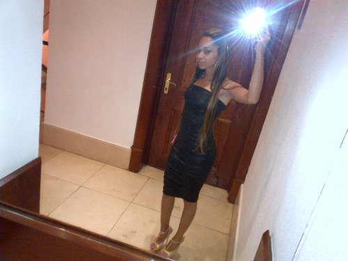 Simplemente sexy, extrovertida, sencilla, sincera, me gustan los momentos agradables con personas agradables. Ser o no Ser, y yo Soy!!!
