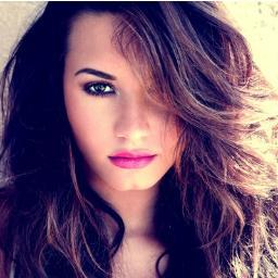 tudo que eu tenho a dizer é que amo a @ddlovato não dar para escrever tudo oque sinto pela Demo em 160 Letras.