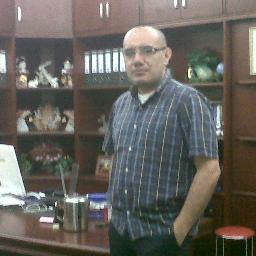 Licdo: en Contaduría Pública. Un convencido democrata, 100% antichavista, por ende anticastrista... Va a amanecer!... Pronto sale el sol!