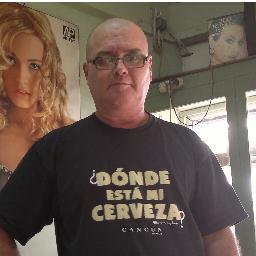 Matemático y docente en la materia.  Tengo una familia maravillosa.