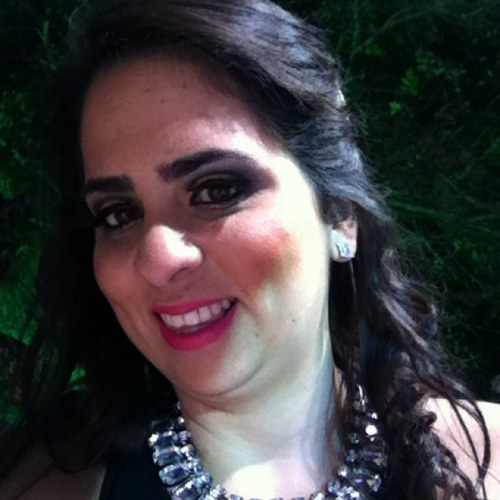 Caraubense. Mãe de Arthur Felipe. Contadora e Enfermeira por formação. Trabalho na Arthur Celular & Farmácia Fórmula Certa