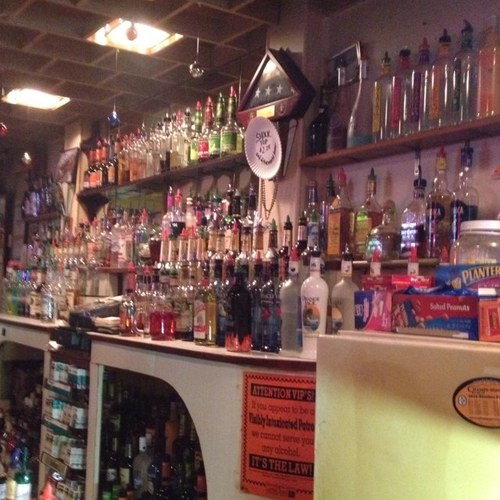 The Penn Ave, where the customer is always wrong. 
Cheap drinks and good times- get your ass here now!