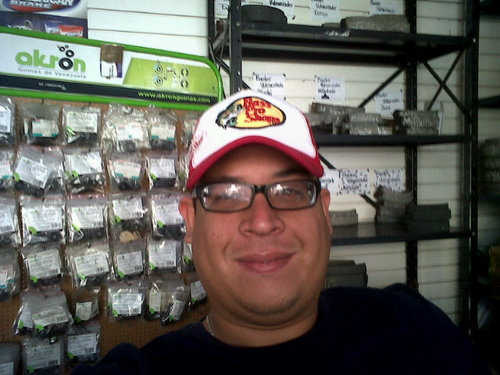 Muy trabajador y muy tratable quiero conocer amigas bellas!!
