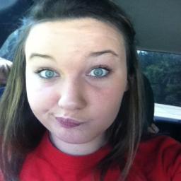 Carlie Elizabeth Roberts, God is #1, Crazy&Outgoing,! Cant stand liars! Small town girl! Sophomore! :) #followback