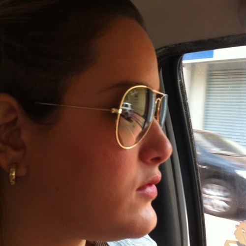 Adoro moda, beleza e o que estiver relacionado. Escrevo sobre esses temas no blog Quinta de Beleza, acessem, comentem.