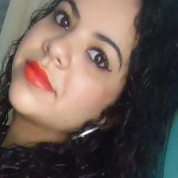 Sabe o que me torna diferente das pessoas? Eu não ligo pro que falam, não tenho medo de ser eu mesma. Ou você gosta, ou não. É simples.