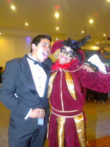 Que les puedo decir? Soy alto, broceado y guapo y como talvez ya se dieron cuenta, tengo el autoestima muy alto! Jajajajaja ;D