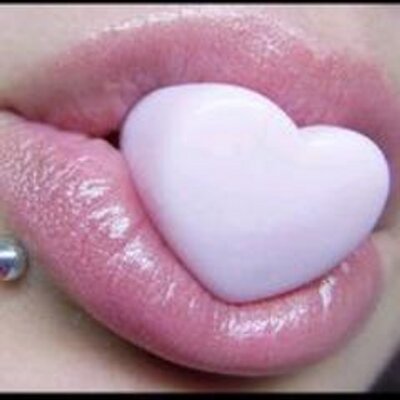 ورد الغرام V Twitter حبيبي معك عرفت معني السعادة معك اعيش الحياة احبك يا أغلي حب واغلي حبيب لن اترك حبك ابدا حبيبي لانه اثمن شيء في الكون كله