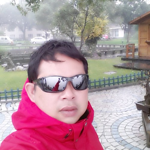 apirak2002's profile picture. 