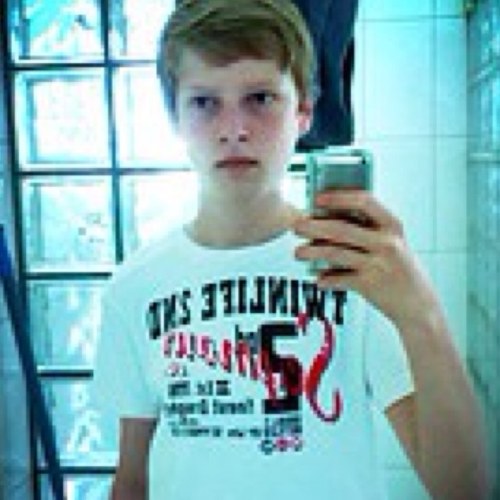 GamingTubeNL Abonneer!; http://t.co/tTvYlqKa =)