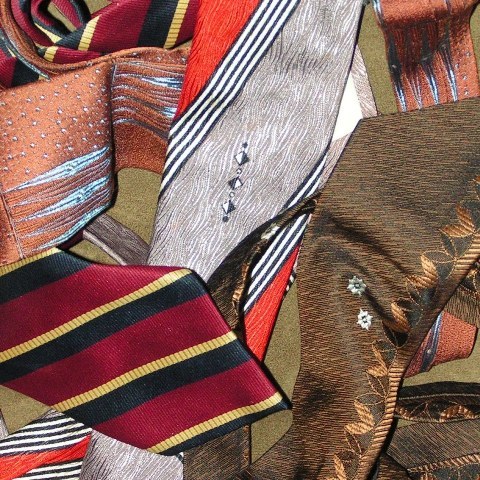 I am tempted to say that I am a vintage junkie, but it doesn't exactly fit. I am super selective when it comes to choosing my vintage pieces.