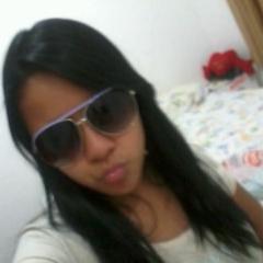 tenho 16 anos ,sou meiga,amiga,ciumenta, doida ,e amooo ouvir musica .... love love love