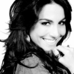 Eu sou rebelde sou uma ChaMeleira e ñ é por causa de uma pessoa que eu vou deixar de ser rebelde e ChaMeleira
