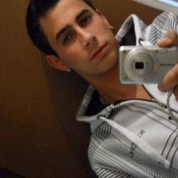 Quando estou do seu lado Tudo fica bem Mesmo quando nada Parece dar certo ♫ ♫    Poooor : A pessoa que mas te ama nesse mundo   333 '