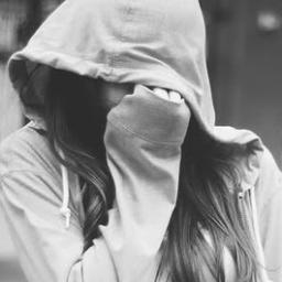 Estoyn aquí por un único motivo, hacerte sentir identificado. Si te aburres,lee mis tweets y dale a retweet.