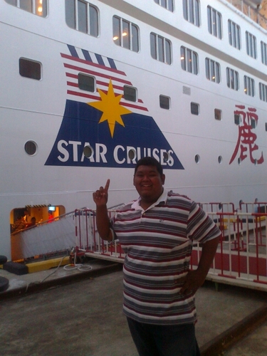 hasanudin537's profile picture. happy always