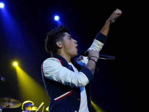 JamesCart00's profile picture. i live for music. i live for you. i live to live. as long as i can live and love you:)