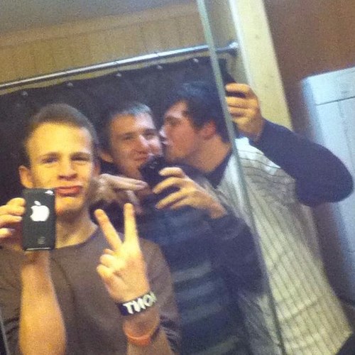 zonholmes's profile picture. Im tall and live sports