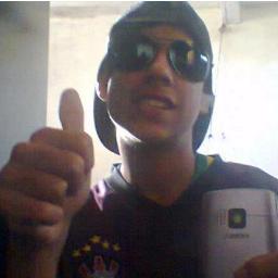 meu nome éh Guilherme mais meu apelido éh Amendoim pela rapa ~ 14 anos , legal , brincalhao , odeio estuda , chocolate ! Qer saber mais ? follow-me ;9