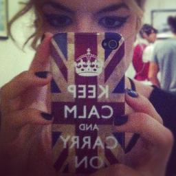 LuaMeuMiiojinho's profile picture. vem ser feliz.