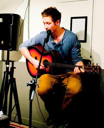 CHintheclouds's profile picture. Singer, Musician