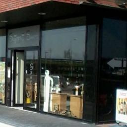 slijterij met gedistilleerd, whisk(e)y, likeuren, wijnen, cadeaus en veel alkoholvrije dranken