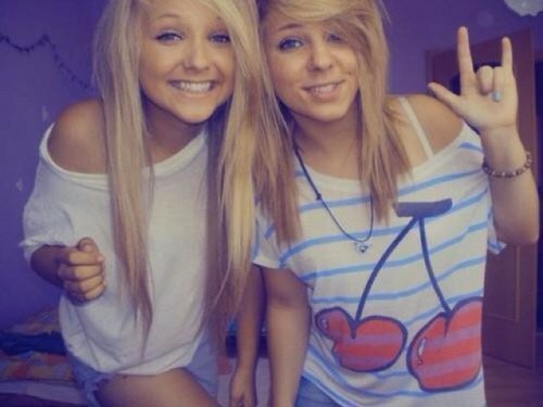 We love followers ^.^ and food... But who doesn't.... WELL FOLLOW US AND MAYBE YOU GET FOOD :3 (Probably not...) Love x