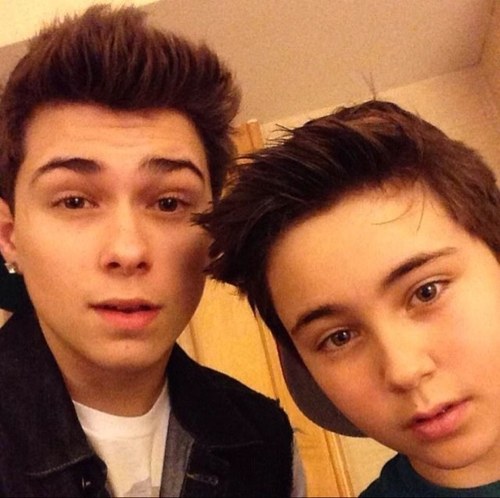 Support account for @TheZacMann and @TheNicRMann! MANNiacs aren't fans, we're family. Also check out the band Zac's in, @TheBoyBandProject!
