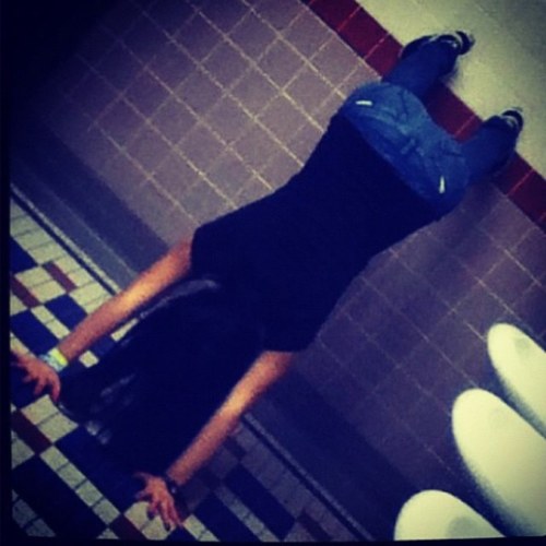 Yhu See Right Threw Mii....