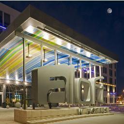 A hip hotel and expert bar, your award-winning Aloft Portland's got A+ airport amenities, Green Seal certification, and live music two nights a week!