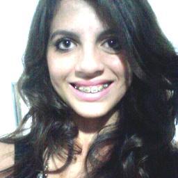 Não desanime, pois Deus já está vindo, quem plantou chorando vai colher sorrindo.