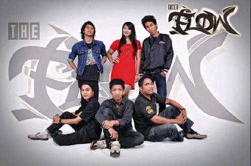 theflow_band's profile picture. Vocalist @tiaralarrasandi • Bassist @randyramadiana • Drummer : Mario • Guitar : Aji • Lead : Andre • Keyboardist : Bima • ☀ LOVE FLOWCIOUS ☀