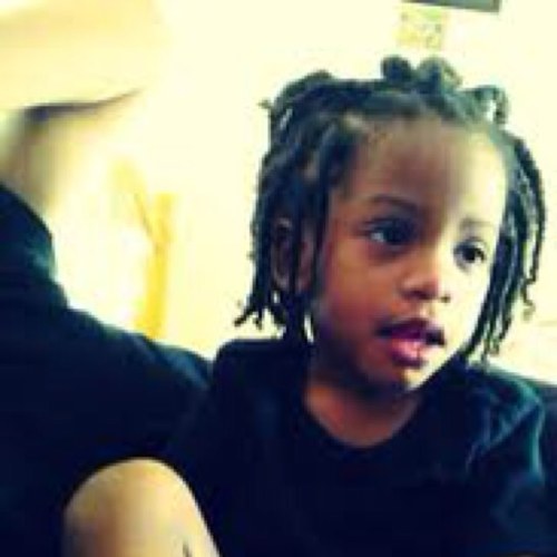 Hey mommie is @z_zonnique 2 years old daddy is @Roc_RP brother is @Jadenswagg