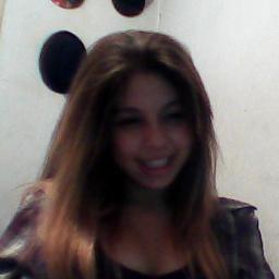 Boba,envergonhada,Sorridente,as vezes meio impaciente ,infantil ,ironica e ciumenta. Não gosto Foda-se haaaaaaaa